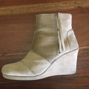 TOMS Desert Suede Croc Embossed Wedge Ankle Boot
